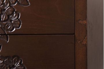 ヴィンテージ家具　ビンテージ　国産　桜の木の彫刻が目を引くチェスト(衣装箪笥、引き出し)