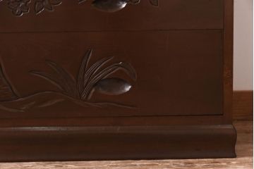 ヴィンテージ家具　ビンテージ　国産　桜の木の彫刻が目を引くチェスト(衣装箪笥、引き出し)