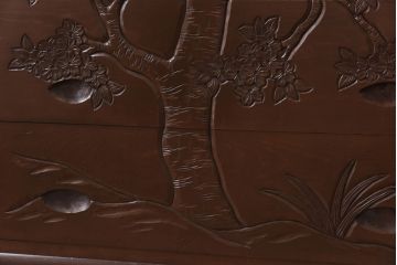 ヴィンテージ家具　ビンテージ　国産　桜の木の彫刻が目を引くチェスト(衣装箪笥、引き出し)