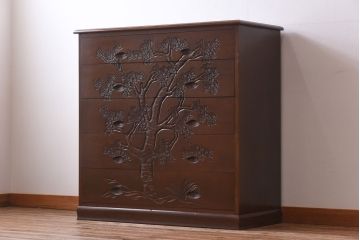 ヴィンテージ家具　ビンテージ　国産　桜の木の彫刻が目を引くチェスト(衣装箪笥、引き出し)