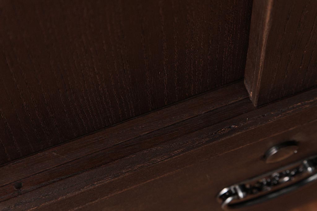 和製アンティーク　リメイク家具　優美な装飾金具が品のある鉄脚付き箪笥ローボード(リビングボード、収納棚)