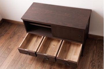 和製アンティーク　リメイク家具　優美な装飾金具が品のある鉄脚付き箪笥ローボード(リビングボード、収納棚)