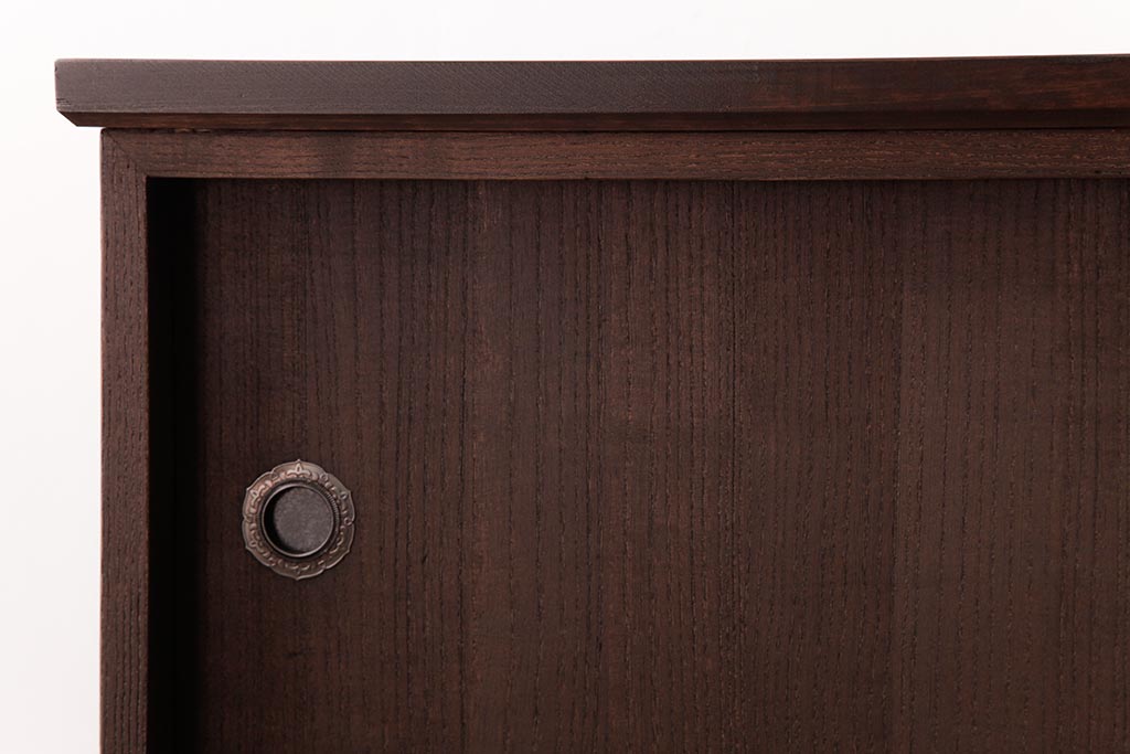 和製アンティーク　リメイク家具　優美な装飾金具が品のある鉄脚付き箪笥ローボード(リビングボード、収納棚)