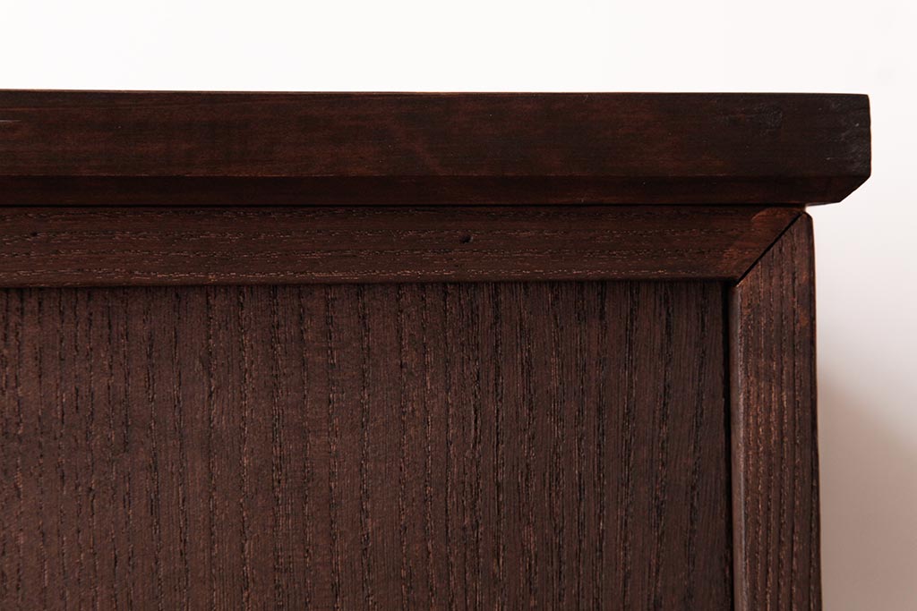 和製アンティーク　リメイク家具　優美な装飾金具が品のある鉄脚付き箪笥ローボード(リビングボード、収納棚)