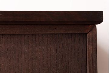 和製アンティーク　リメイク家具　優美な装飾金具が品のある鉄脚付き箪笥ローボード(リビングボード、収納棚)