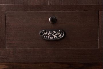 和製アンティーク　リメイク家具　優美な装飾金具が品のある鉄脚付き箪笥ローボード(リビングボード、収納棚)