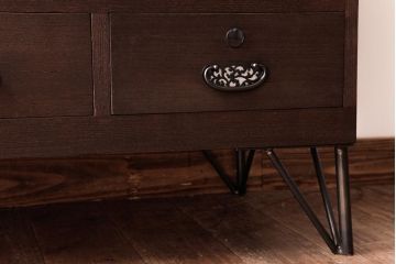 和製アンティーク　リメイク家具　優美な装飾金具が品のある鉄脚付き箪笥ローボード(リビングボード、収納棚)
