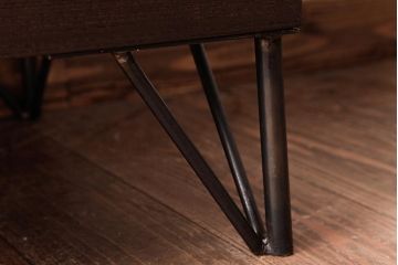 和製アンティーク　リメイク家具　優美な装飾金具が品のある鉄脚付き箪笥ローボード(リビングボード、収納棚)