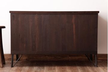 和製アンティーク　リメイク家具　優美な装飾金具が品のある鉄脚付き箪笥ローボード(リビングボード、収納棚)