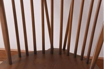 ヴィンテージ家具　イギリスビンテージ　ERCOL社(アーコール)広い背もたれが魅力のラウンジチェア(アームチェア、サロンチェア、椅子)