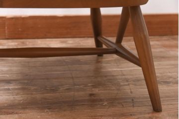 ヴィンテージ家具　イギリスビンテージ　ERCOL社(アーコール)広い背もたれが魅力のラウンジチェア(アームチェア、サロンチェア、椅子)(1)