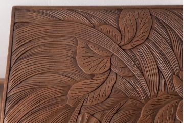中古　伝統工芸　日光彫り　菖蒲彫り　緻密な意匠が存在感を放つ三段棚(オープンラック)