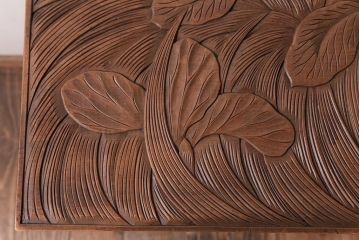 中古　伝統工芸　日光彫り　菖蒲彫り　緻密な意匠が存在感を放つ三段棚(オープンラック)