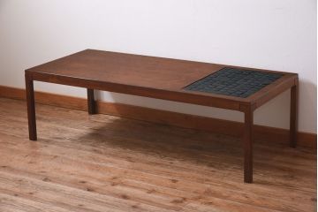 ヴィンテージ家具　北欧ビンテージ　デンマーク製　ローズウッド材　タイルのアクセントが目を引くセンターテーブル(ローテーブル)