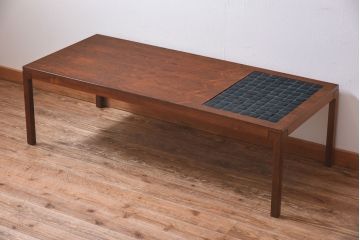 ヴィンテージ家具　北欧ビンテージ　デンマーク製　ローズウッド材　タイルのアクセントが目を引くセンターテーブル(ローテーブル)