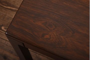 ヴィンテージ家具　北欧ビンテージ　デンマーク製　ローズウッド材　タイルのアクセントが目を引くセンターテーブル(ローテーブル)