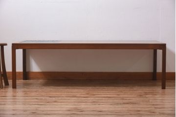 ヴィンテージ家具　北欧ビンテージ　デンマーク製　ローズウッド材　タイルのアクセントが目を引くセンターテーブル(ローテーブル)