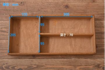 アンティーク家具　イギリスアンティーク　オーク材　上手物　凝った装飾がエレガントな雰囲気醸し出すサイドボード(キャビネット、収納棚)