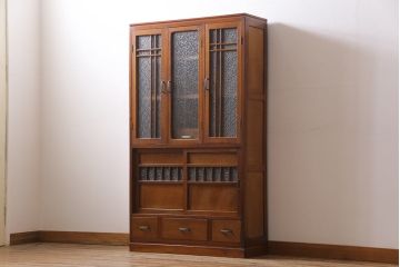 レトロ家具　昭和レトロ　ダイヤガラス入り　懐かしい情緒あふれる食器棚(カップボード、収納棚)
