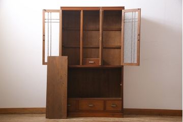 レトロ家具　昭和レトロ　ダイヤガラス入り　懐かしい情緒あふれる食器棚(カップボード、収納棚)
