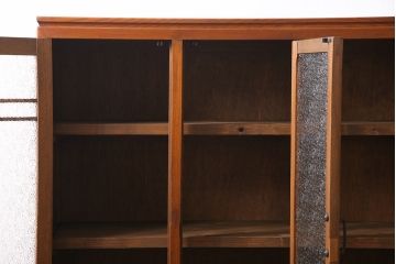 レトロ家具　昭和レトロ　ダイヤガラス入り　懐かしい情緒あふれる食器棚(カップボード、収納棚)