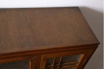 レトロ家具　昭和レトロ　ダイヤガラス入り　懐かしい情緒あふれる食器棚(カップボード、収納棚)