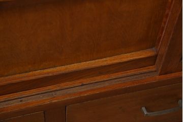 レトロ家具　昭和レトロ　ダイヤガラス入り　懐かしい情緒あふれる食器棚(カップボード、収納棚)