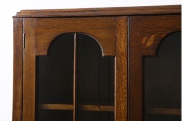 アンティーク家具　イギリスアンティーク　オーク材　控えめな意匠が品を感じさせるブックケース(本箱、収納棚)