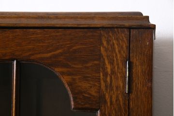 アンティーク家具　イギリスアンティーク　オーク材　控えめな意匠が品を感じさせるブックケース(本箱、収納棚)