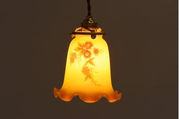 フランスビンテージ　花柄　優しく温かみのあるカラーが品のあるペンダントライト(シェード、吊り下げ照明)