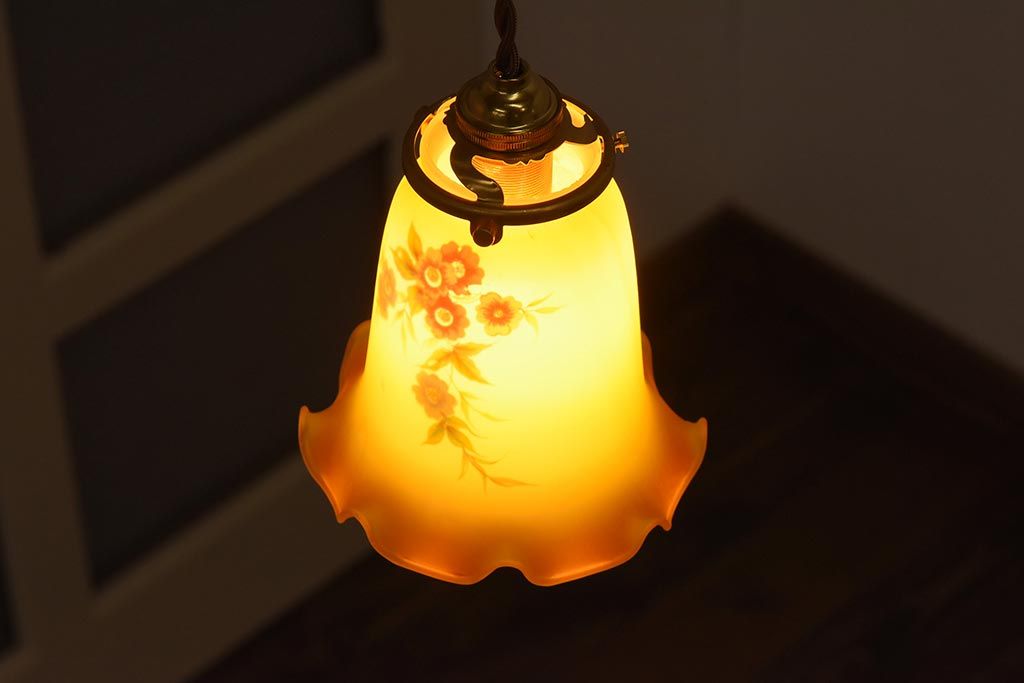 ライト 照明 アンティーク インテリア 家具 フランス 写真 カメラ アンティーク調のおしゃれな外灯、葉っぱの模様が可愛いイタリア