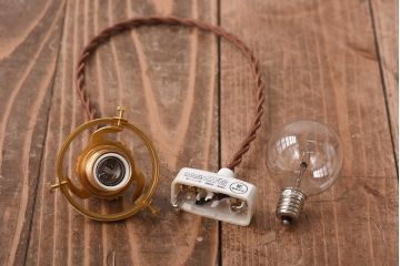 フランスビンテージ　花柄　優しく温かみのあるカラーが品のあるペンダントライト(シェード、吊り下げ照明)