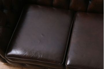 ヴィンテージ家具　イギリスビンテージ　ジャンクな風合いが格好いいチェスターフィールドソファ(3人掛け)