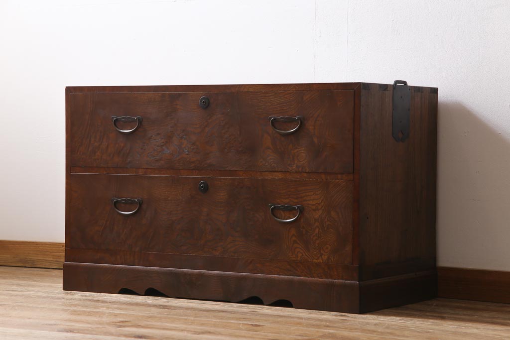 アンティーク家具　和製アンティーク　前面ケヤキ玉杢材　銅金具が味わい深いローボード(ローチェスト、引き出し)