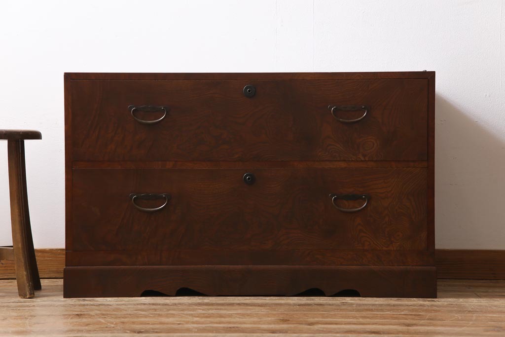 アンティーク家具　和製アンティーク　前面ケヤキ玉杢材　銅金具が味わい深いローボード(ローチェスト、引き出し)