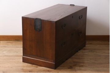 アンティーク家具　和製アンティーク　前面ケヤキ玉杢材　銅金具が味わい深いローボード(ローチェスト、引き出し)