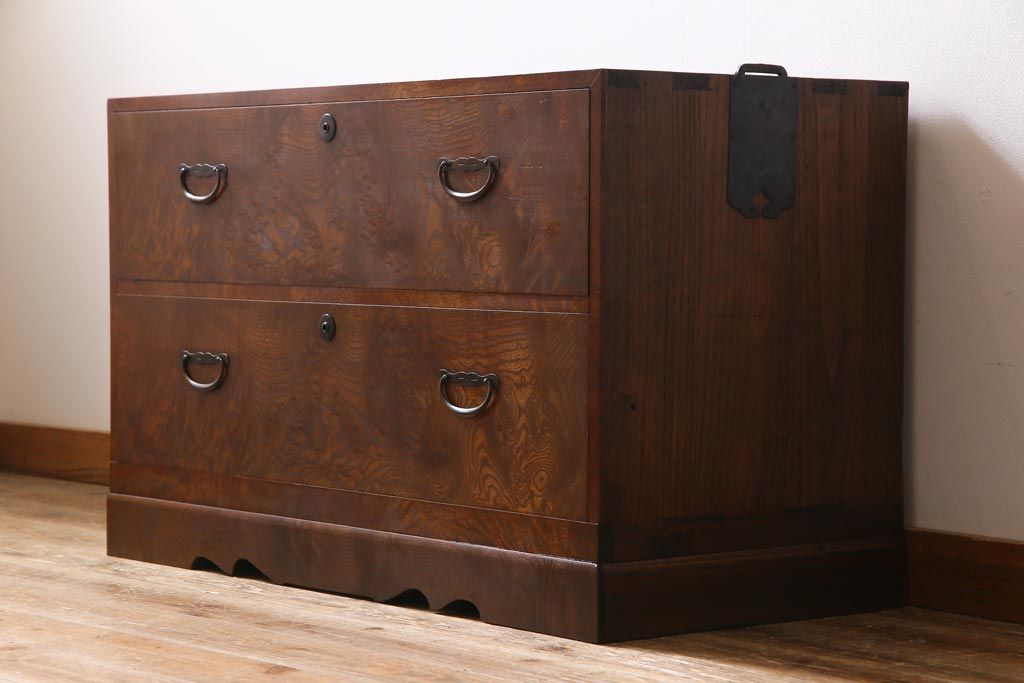 アンティーク家具　和製アンティーク　前面ケヤキ玉杢材　銅金具が味わい深いローボード(ローチェスト、引き出し)