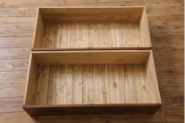 アンティーク家具　和製アンティーク　前面ケヤキ玉杢材　銅金具が味わい深いローボード(ローチェスト、引き出し)