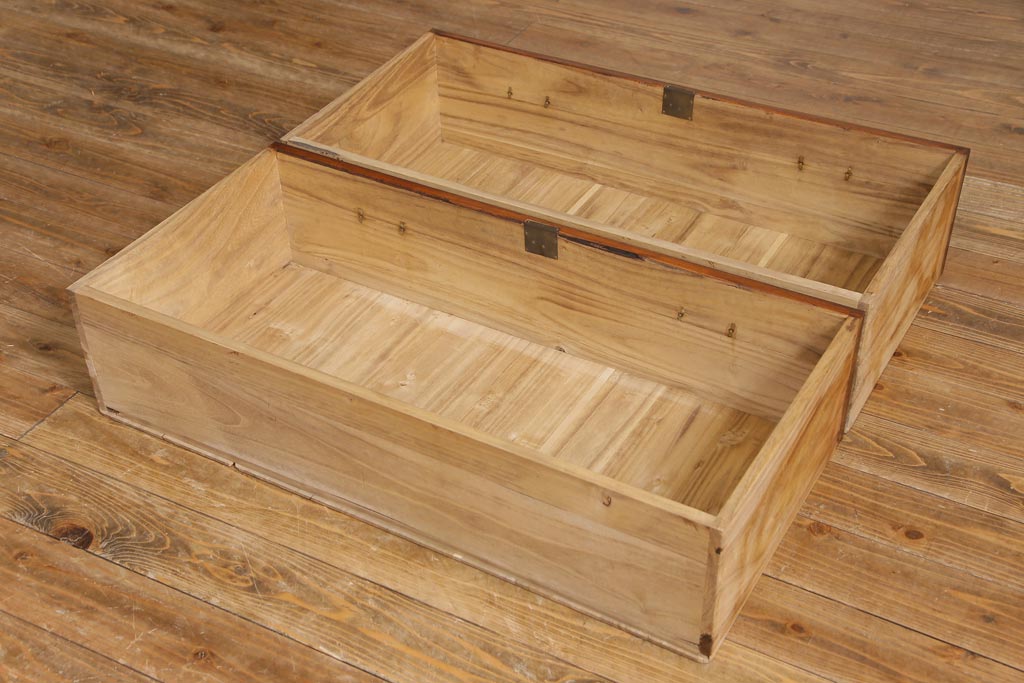 アンティーク家具　和製アンティーク　前面ケヤキ玉杢材　銅金具が味わい深いローボード(ローチェスト、引き出し)