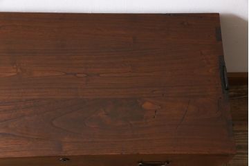 アンティーク家具　和製アンティーク　前面ケヤキ玉杢材　銅金具が味わい深いローボード(ローチェスト、引き出し)