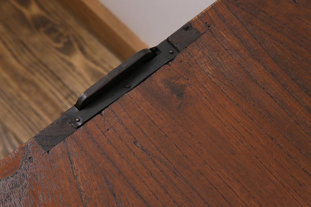 アンティーク家具　和製アンティーク　前面ケヤキ玉杢材　銅金具が味わい深いローボード(ローチェスト、引き出し)