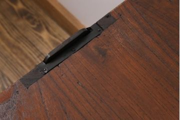 アンティーク家具　和製アンティーク　前面ケヤキ玉杢材　銅金具が味わい深いローボード(ローチェスト、引き出し)