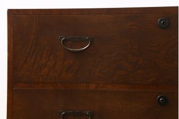 アンティーク家具　和製アンティーク　前面ケヤキ玉杢材　銅金具が味わい深いローボード(ローチェスト、引き出し)