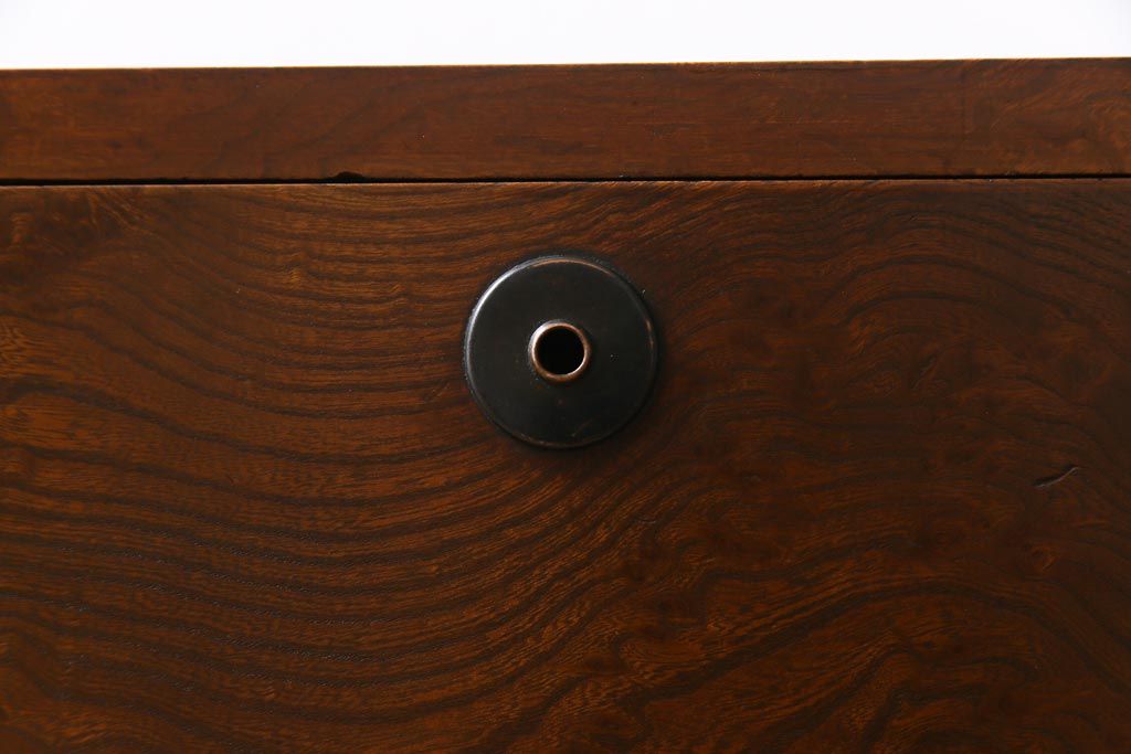 アンティーク家具　和製アンティーク　前面ケヤキ玉杢材　銅金具が味わい深いローボード(ローチェスト、引き出し)