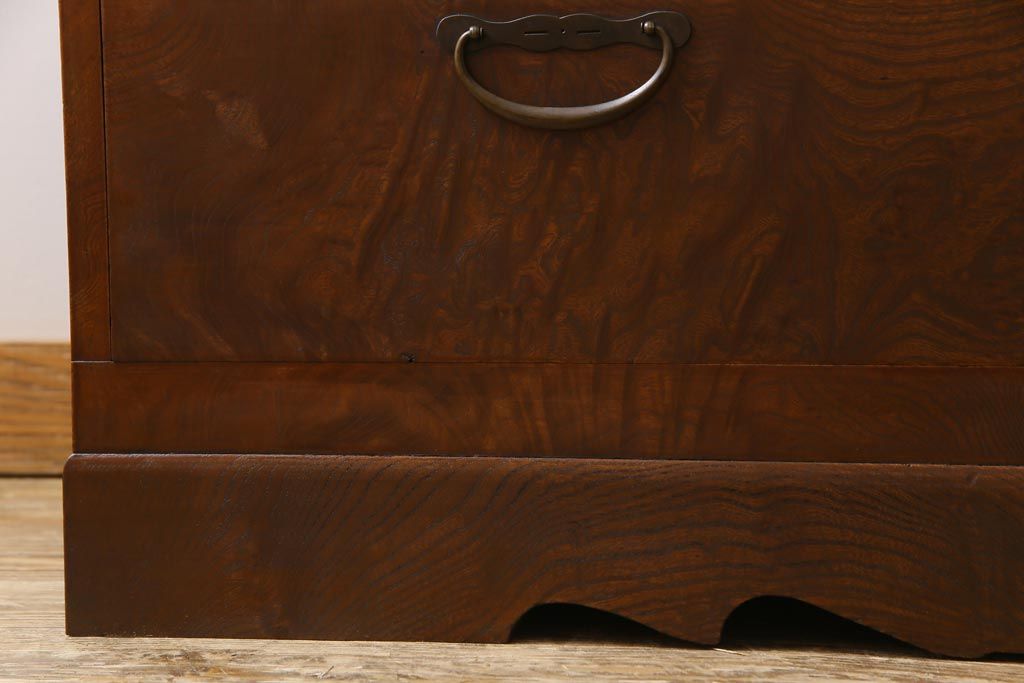 アンティーク家具　和製アンティーク　前面ケヤキ玉杢材　銅金具が味わい深いローボード(ローチェスト、引き出し)