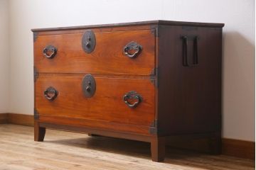 アンティーク家具　和製アンティーク　リメイク　桜丸金具　黒い金具がアクセントの米沢箪笥ローボード(ローチェスト、引き出し、和タンス)