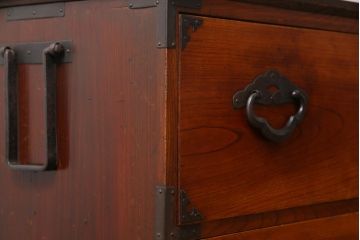 アンティーク家具　和製アンティーク　リメイク　桜丸金具　黒い金具がアクセントの米沢箪笥ローボード(ローチェスト、引き出し、和タンス)