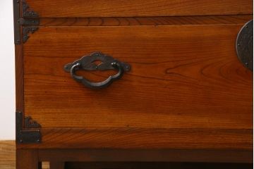 アンティーク家具　和製アンティーク　リメイク　桜丸金具　黒い金具がアクセントの米沢箪笥ローボード(ローチェスト、引き出し、和タンス)
