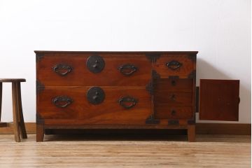 アンティーク家具　和製アンティーク　リメイク　桜丸金具　片開き戸付き米沢箪笥ローボード(ローチェスト、引き出し、和タンス)