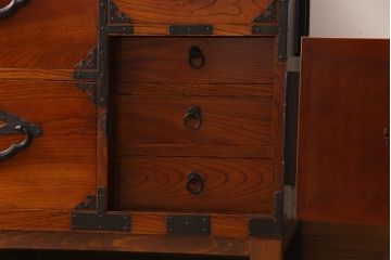 アンティーク家具　和製アンティーク　リメイク　桜丸金具　片開き戸付き米沢箪笥ローボード(ローチェスト、引き出し、和タンス)